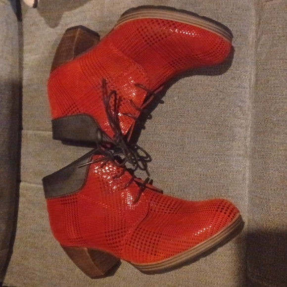 Wolky Stacked Red Platform Stacked Heeled Bootie w/Black Collar US 7.5 EU 38 - Picture 4 of 8